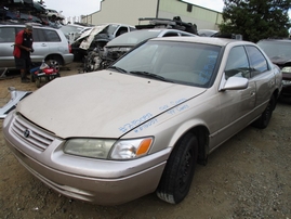 1999 TOYOTA CAMRY LE GOLD 2.2L AT Z15057